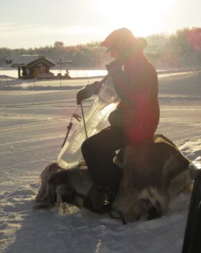 Leo med sin cello
